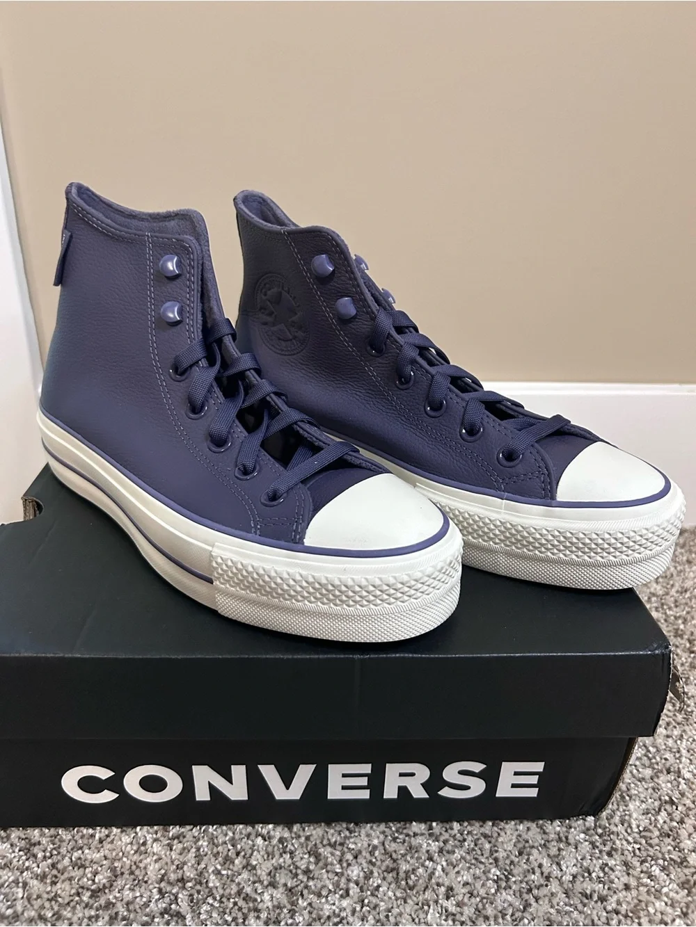NIB Converse Chuck Taylor All Star Lift Platform Sneaker Size 8 Women’s